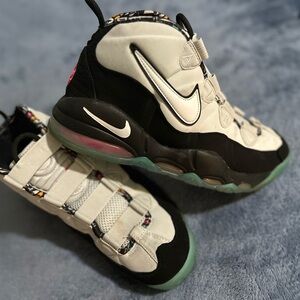 Nike Kids Black and White Sneakers with Green Accents